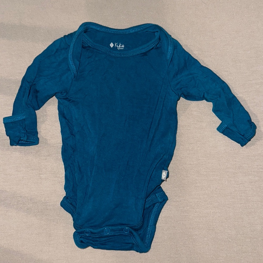 Kyte baby long sleeve bodysuit size newborn